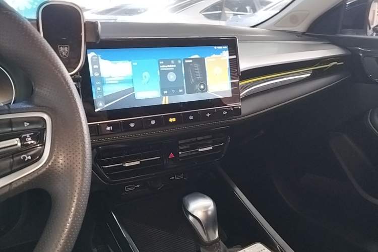 Used Roewe i5 2021 1.5L CVT Diamond Edition Audio And AC Panel