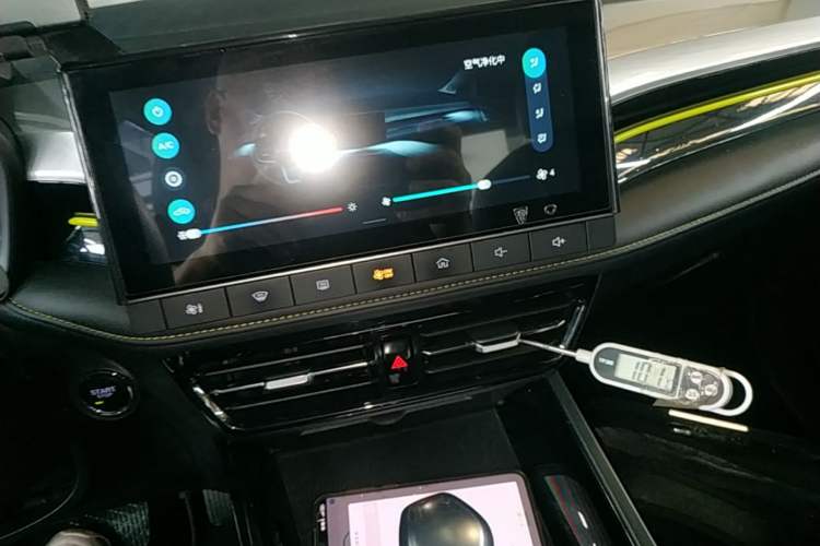 Used Roewe i5 2021 1.5L CVT Platinum Edition Audio And AC Panel