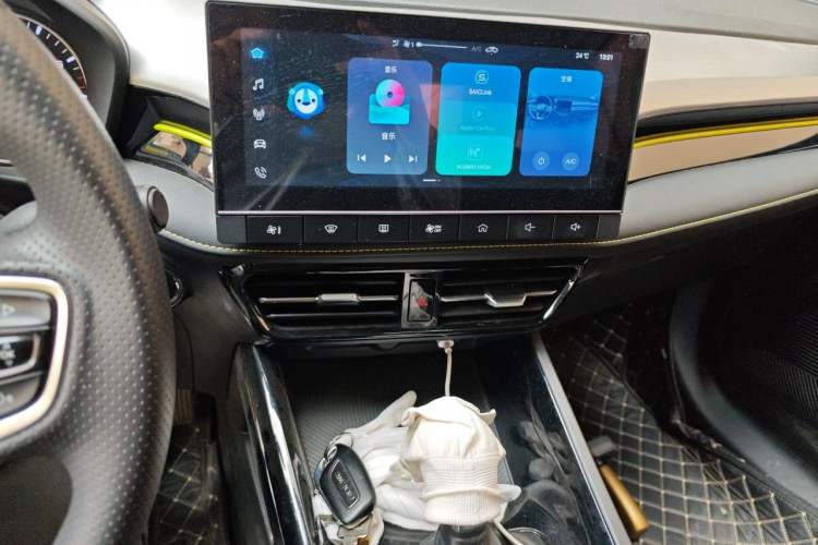 Used Roewe i5 2021 1.5L CVT Platinum Edition Audio And AC Panel