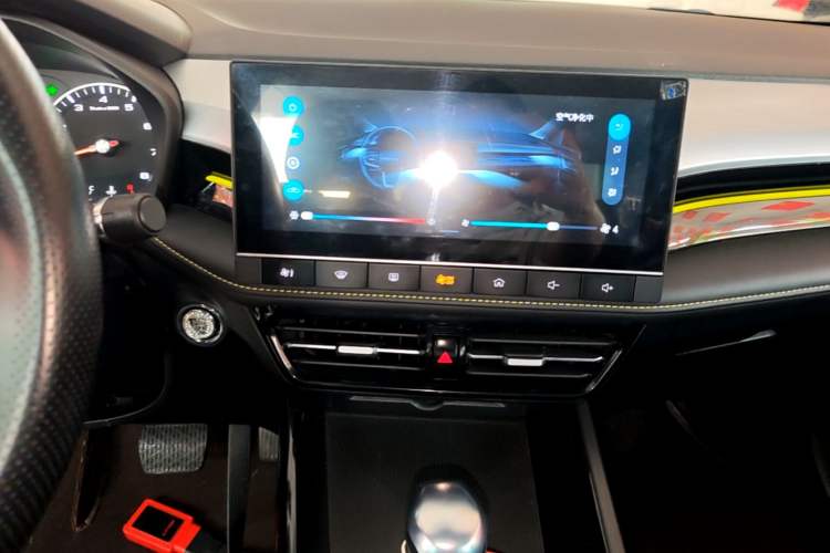 Used Roewe i5 2021 1.5L CVT Platinum Edition Audio And AC Panel