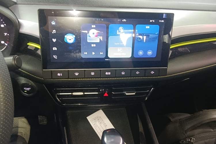 Used Roewe i5 2021 1.5L CVT Platinum Edition Audio And AC Panel