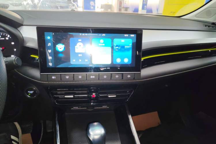 Used Roewe i5 2021 1.5L CVT Black Gold Edition Audio And AC Panel