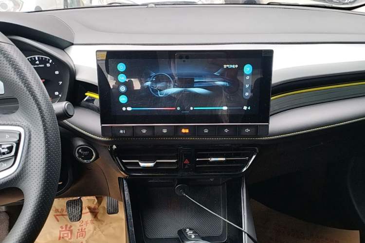 Used Roewe i5 2021 1.5L Manual Platinum Edition Audio And AC Panel