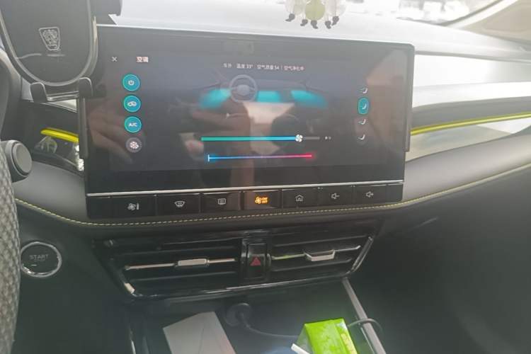 Used Roewe i5 2021 1.5L CVT Black Gold Edition Audio And AC Panel
