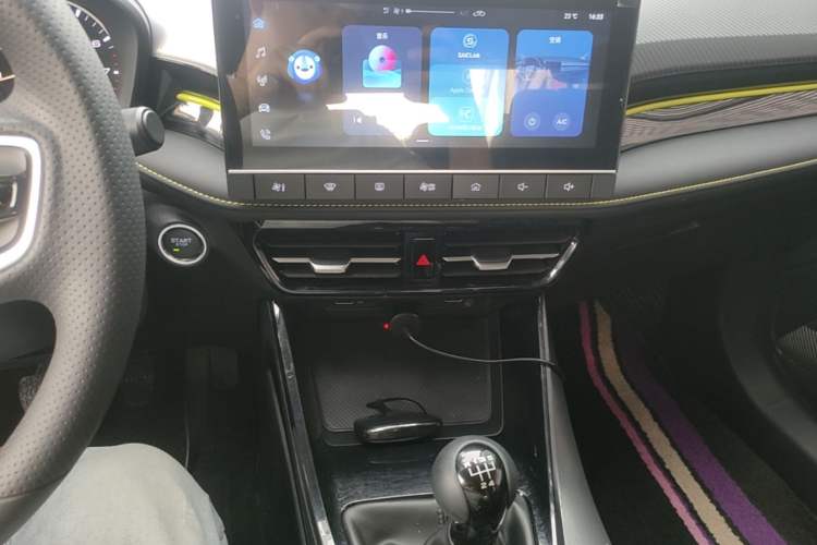 Used Roewe i5 2021 1.5L Manual Platinum Edition Audio And AC Panel