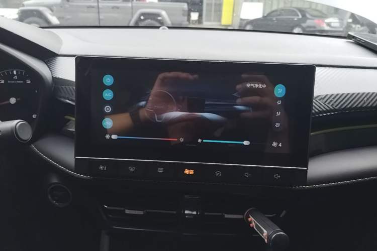 Used Roewe i5 2021 1.5L CVT Platinum Edition Audio And AC Panel