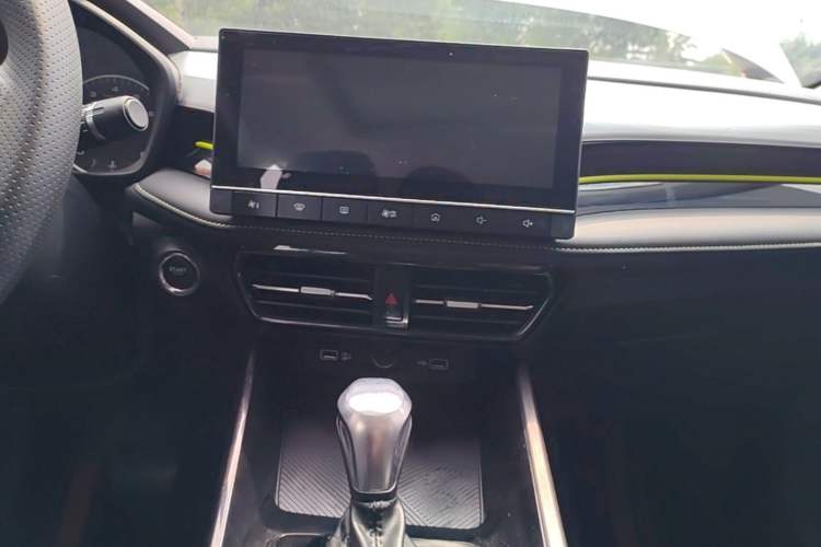 Used Roewe i5 2021 1.5L CVT Platinum Edition Audio And AC Panel