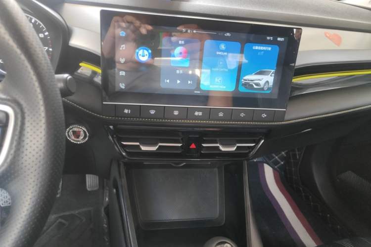Used Roewe i5 2021 1.5L Manual Platinum Edition Audio And AC Panel