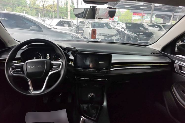 Used Roewe i5 2021 1.5L Manual Platinum Edition Center Console