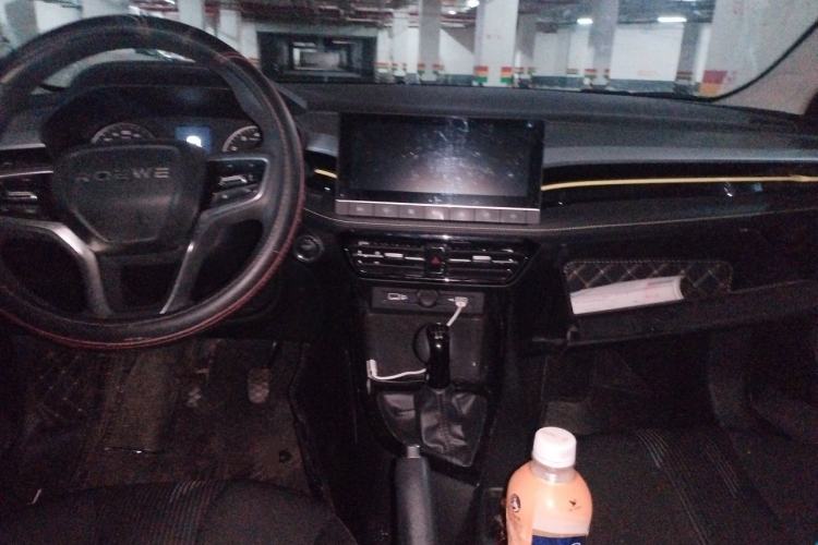 Used Roewe i5 2021 1.5L Manual Platinum Edition Center Console