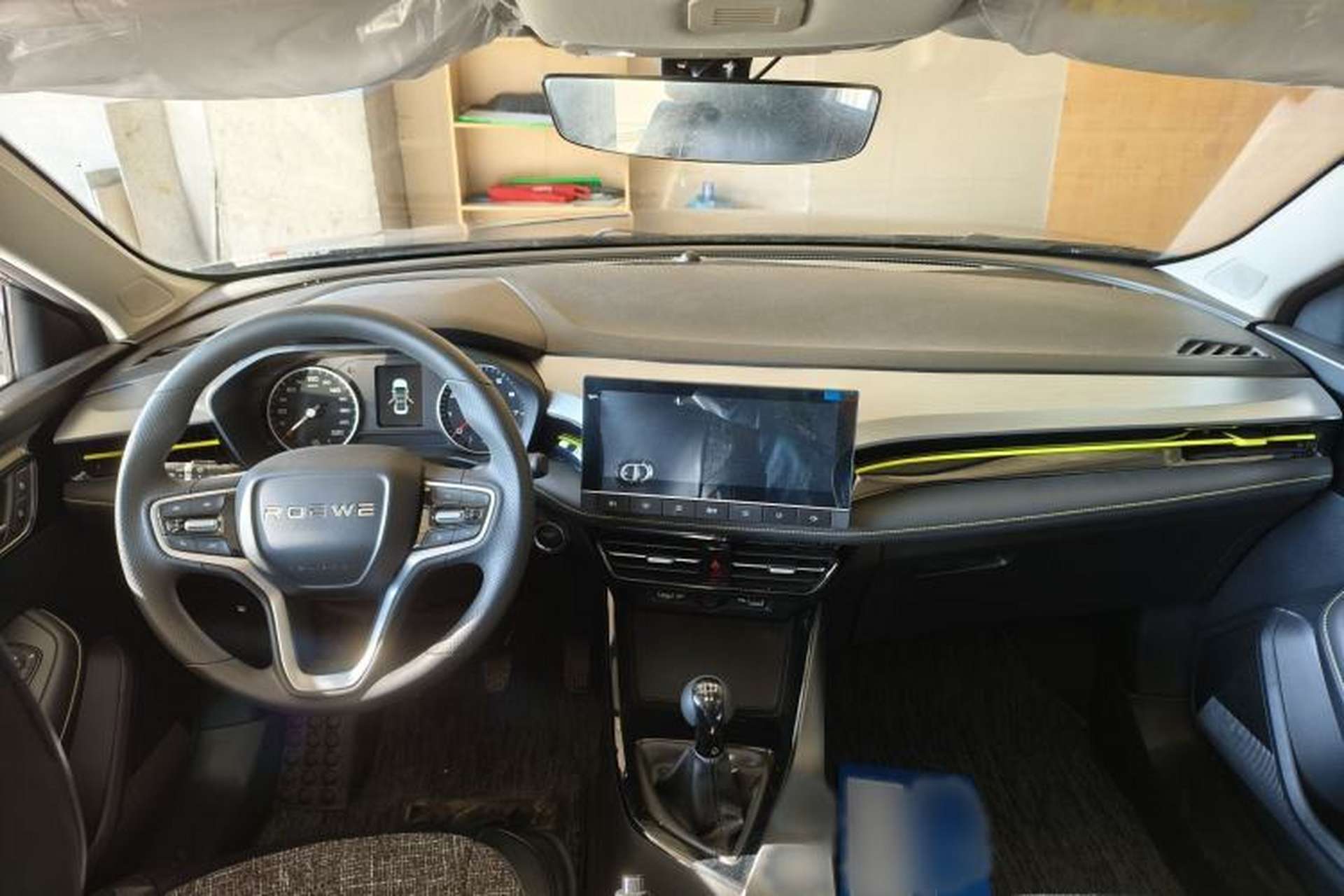 Used Roewe i5 2021 1.5L Manual Platinum Edition Center Console