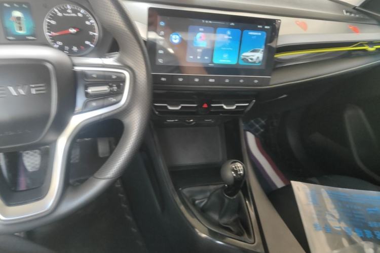 Used Roewe i5 2021 1.5L Manual Platinum Edition Center Console