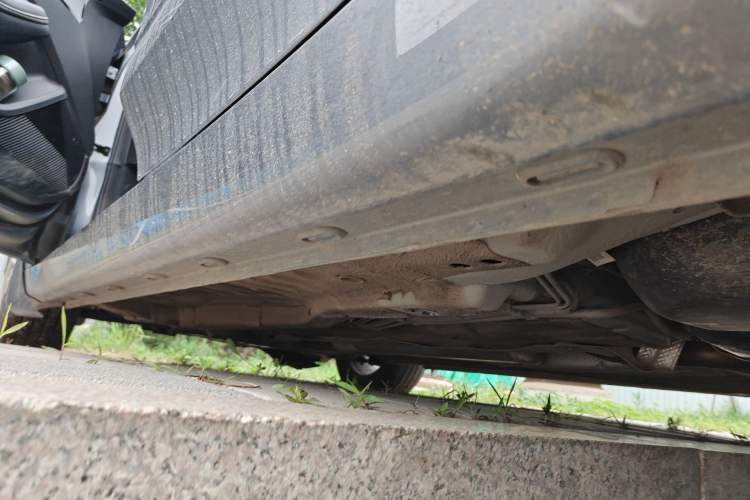 Used Roewe i5 2021 1.5L CVT Black Gold Edition Chassis Rear Left