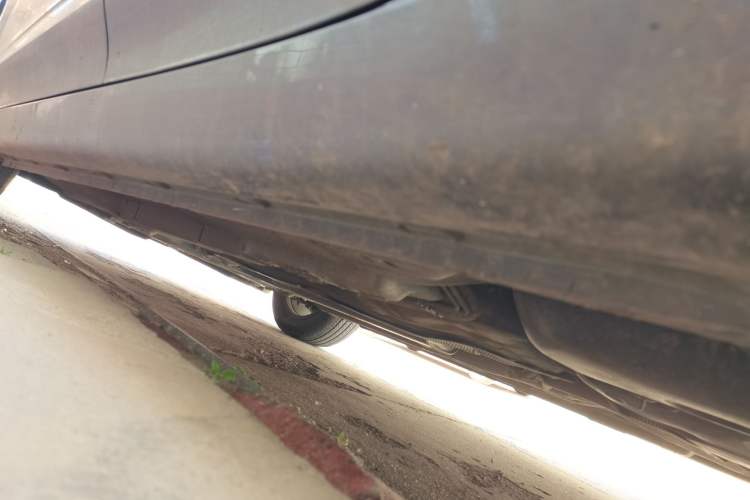 Used Roewe i5 2021 1.5L CVT Black Gold Edition Chassis Rear Left