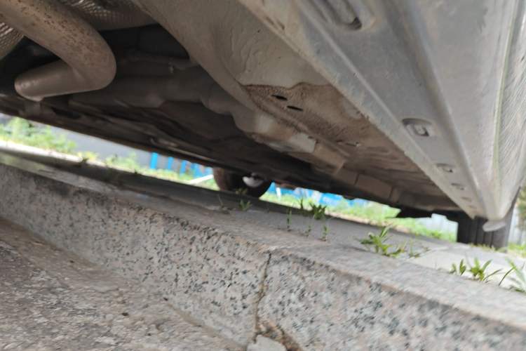 Used Roewe i5 2021 1.5L CVT Black Gold Edition Chassis Rear Right
