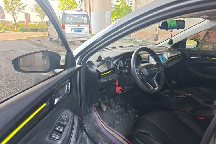 Used Roewe i5 2021 1.5L Manual Diamond Edition Driver Seat