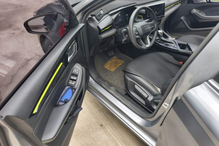 Used Roewe i5 2021 1.5L CVT Diamond Edition Driver Seat