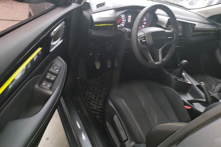 Used Roewe i5 2021 1.5L Manual Platinum Edition Driver Seat