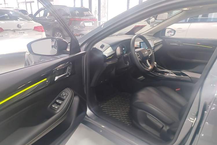 Used Roewe i5 2021 1.5L CVT Diamond Edition Driver Seat