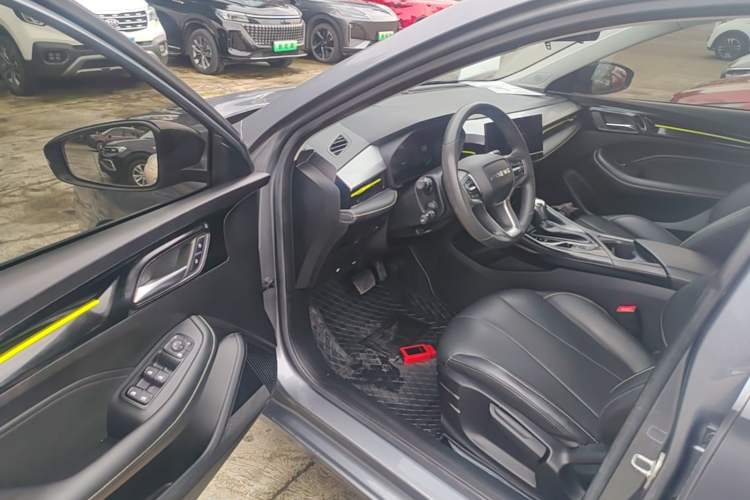 Used Roewe i5 2021 Revised Version 1.5L CVT Diamond Edition Driver Seat