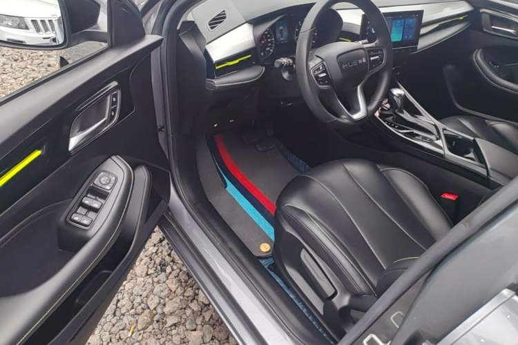 Used Roewe i5 2021 1.5L CVT Black Gold Edition Driver Seat