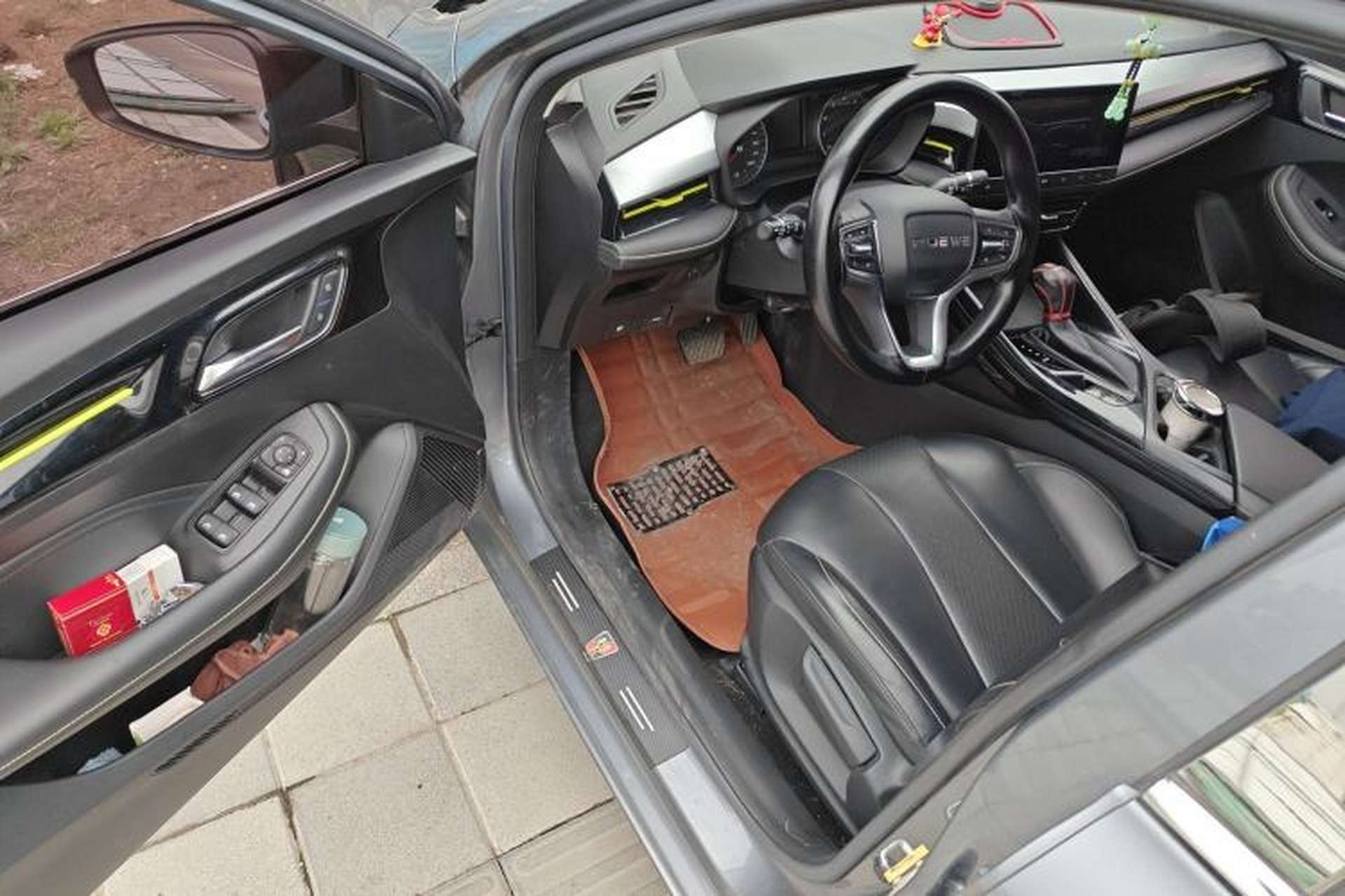 Used Roewe i5 2021 1.5L CVT Black Gold Edition Driver Seat