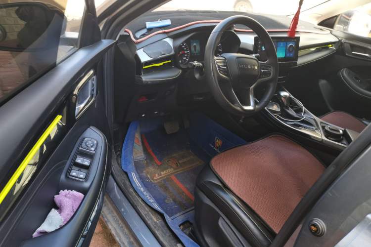Used Roewe i5 2021 1.5L CVT Black Gold Edition Driver Seat