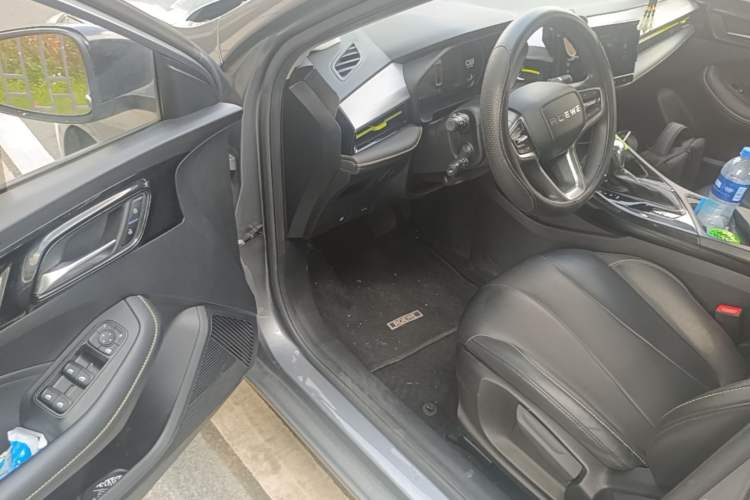 Used Roewe i5 2021 1.5L CVT Black Gold Edition Driver Seat