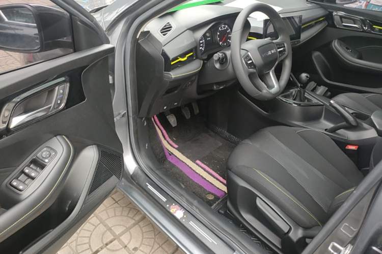 Used Roewe i5 2021 1.5L Manual Platinum Edition Driver Seat