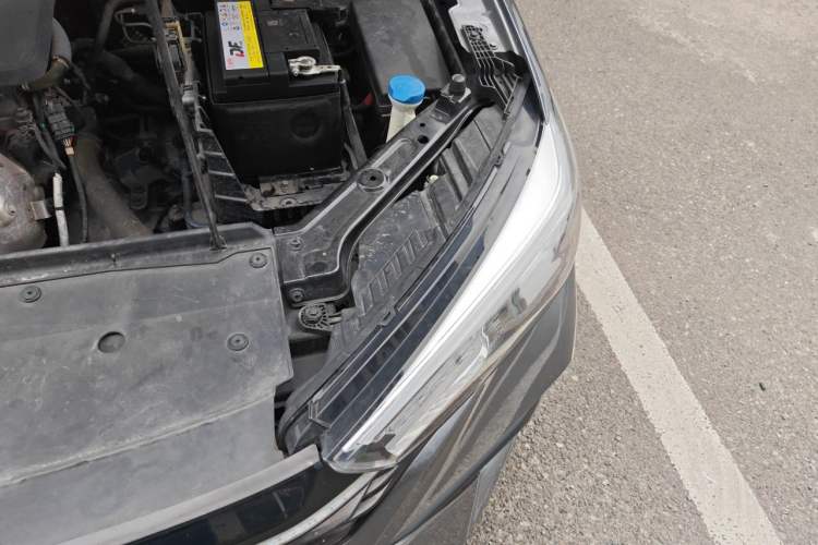 Used Roewe i5 2021 1.5L CVT Diamond Edition Engine Bay Left