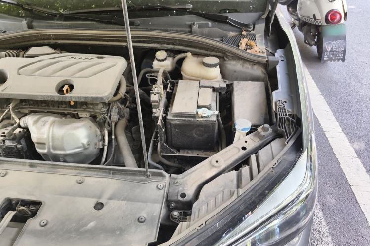 Used Roewe i5 2021 1.5L CVT Diamond Edition Engine Bay Left