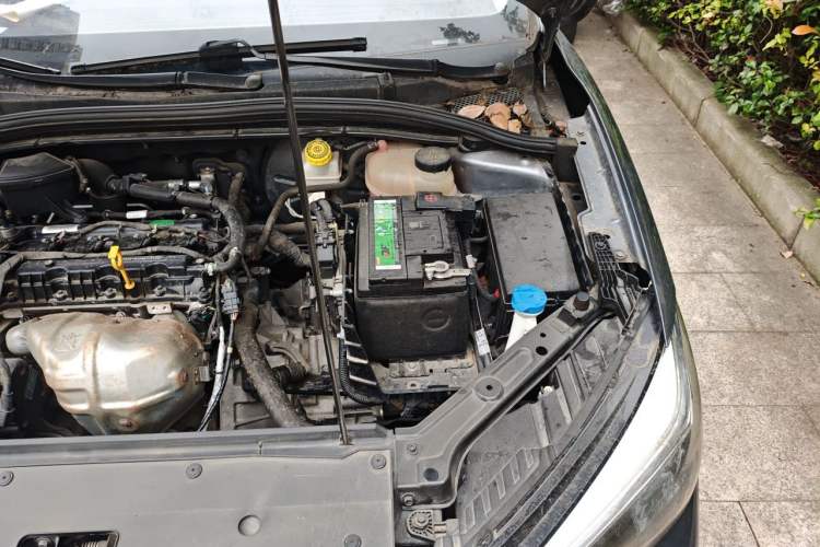 Used Roewe i5 2021 1.5L Manual Platinum Edition Engine Bay Left