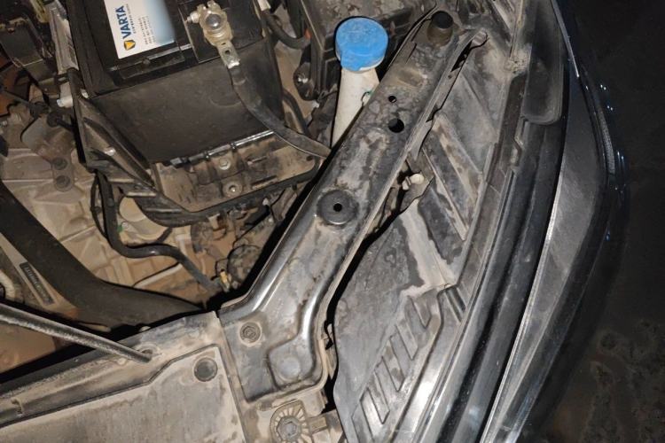 Used Roewe i5 2021 Revised Version 1.5L CVT Diamond Edition Engine Bay Left