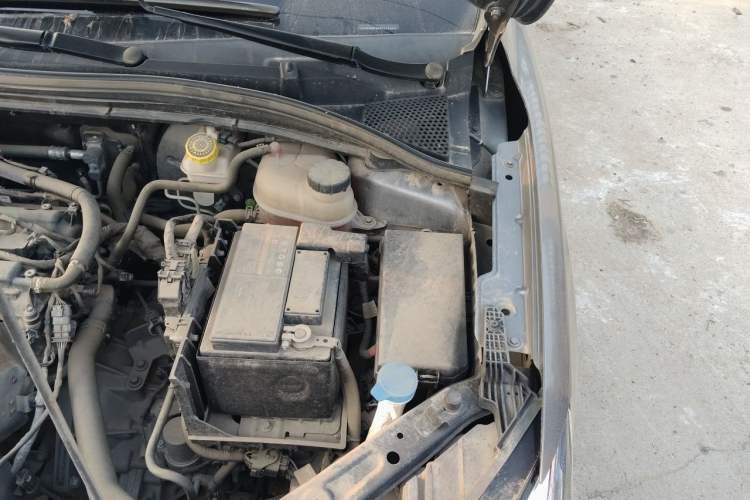 Used Roewe i5 2021 1.5L CVT Platinum Edition Engine Bay Left