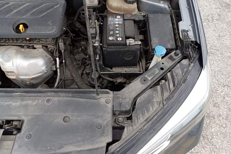 Used Roewe i5 2021 Revised Version 1.5L CVT Diamond Edition Engine Bay Left