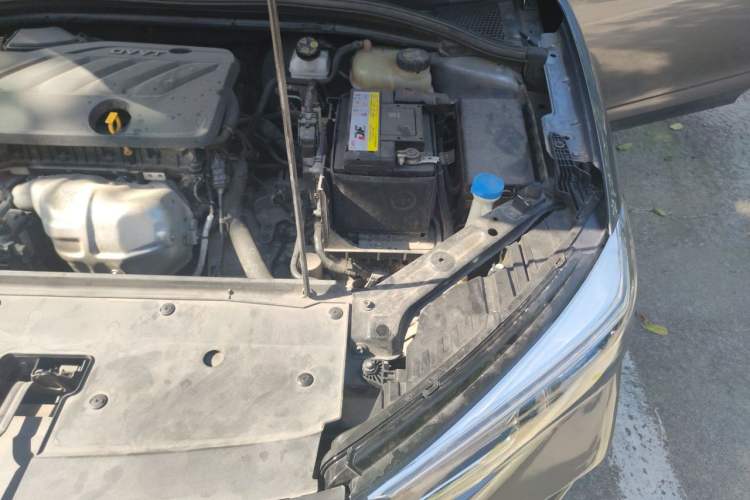 Used Roewe i5 2021 1.5L CVT Diamond Edition Engine Bay Left