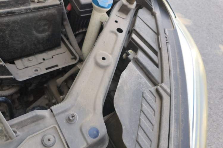 Used Roewe i5 2021 1.5L CVT Diamond Edition Engine Bay Left