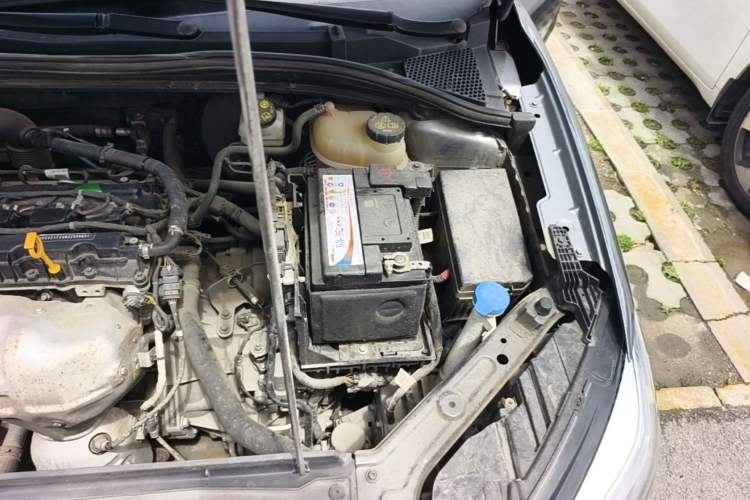 Used Roewe i5 2021 1.5L CVT Platinum Edition Engine Bay Left