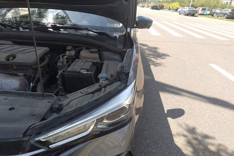 Used Roewe i5 2021 1.5L CVT Diamond Edition Engine Bay Left