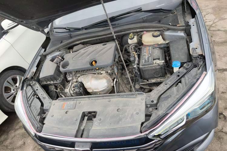 Used Roewe i5 2021 Revised Version 1.5L CVT Diamond Edition Engine Bay