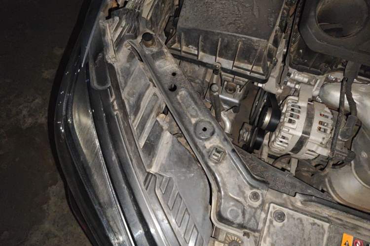 Used Roewe i5 2021 Revised Version 1.5L CVT Diamond Edition Engine Bay Right