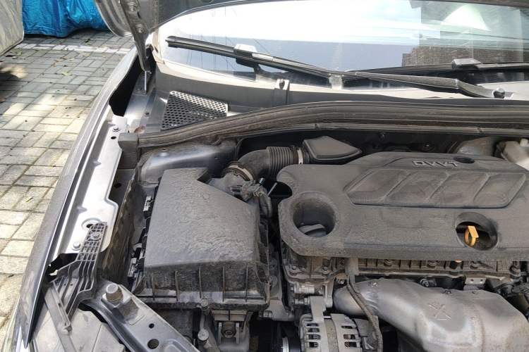 Used Roewe i5 2021 1.5L CVT Platinum Edition Engine Bay Right