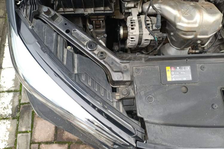 Used Roewe i5 2021 1.5L CVT Starry Edition Engine Bay Right