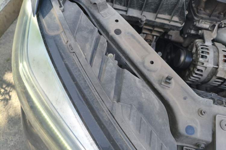 Used Roewe i5 2021 1.5L CVT Diamond Edition Engine Bay Right