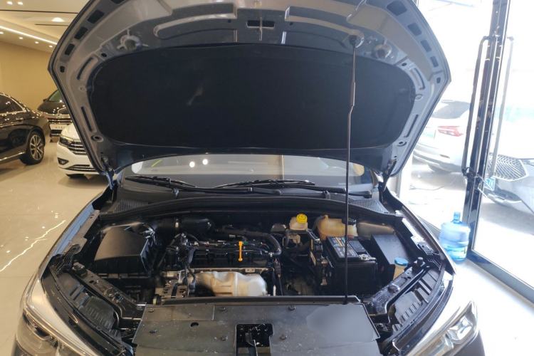 Used Roewe i5 2021 1.5L CVT Platinum Edition Engine Bay