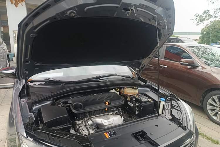 Used Roewe i5 2021 Revised Version 1.5L CVT Diamond Edition Engine Bay