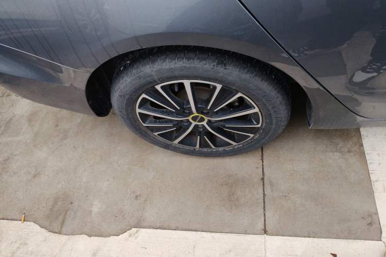 Used Roewe i5 2021 1.5L Manual Platinum Edition Exterior 2