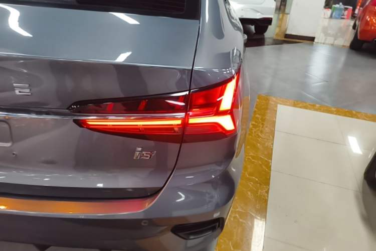 Used Roewe i5 2021 Revised Version 1.5L CVT Diamond Edition Exterior 3