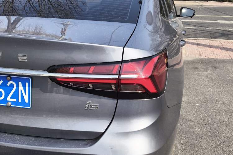 Used Roewe i5 2021 1.5L CVT Diamond Edition Exterior 3