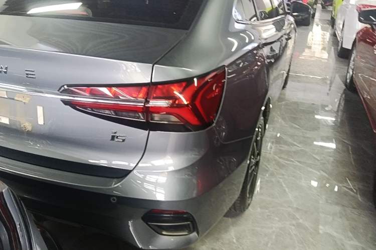 Used Roewe i5 2021 1.5L CVT Platinum Edition Exterior 3